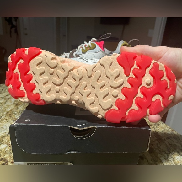 Women’s Nike React Vision Siren Red Workout Sneakers - Picture 9 of 12